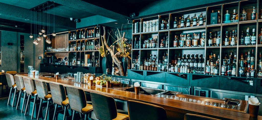 bancone locale notturno